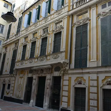 Old Port 4 Beds Apartment Genoa